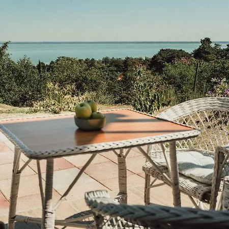 In 43114 * Balatongyörök