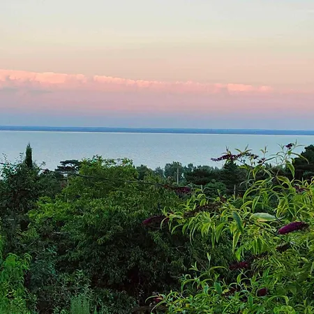 In 43114 * Balatongyörök