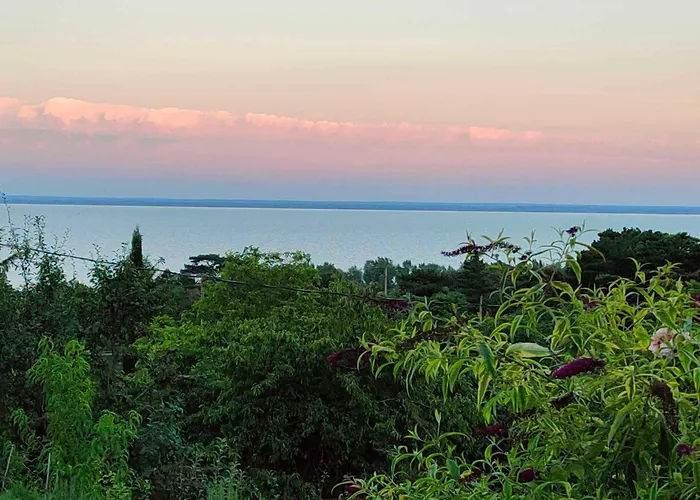 In 43114 * Balatongyörök